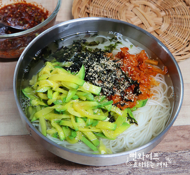 Janchi Guksu (Banquet Noodles in Broth) with Zucchini — finished dish