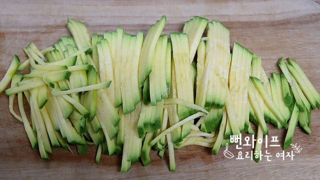 Slice the ingredients — step photo 1