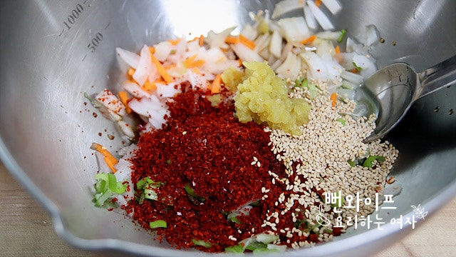Make the seasoning sauce — step photo 1