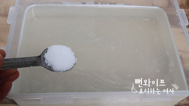Make the baek kimchi broth — step photo 1