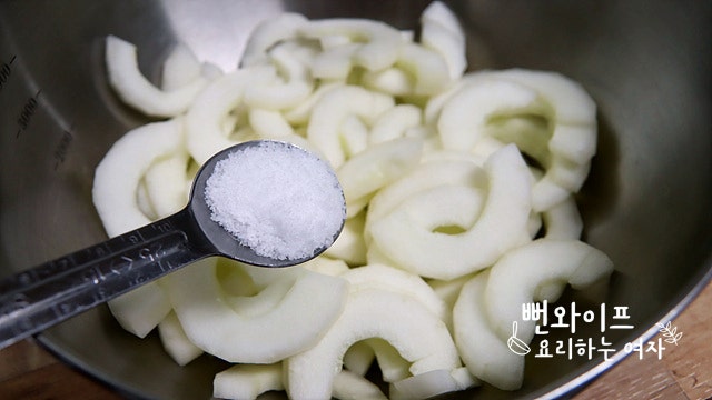 Pickle and squeeze out moisture — step photo 1