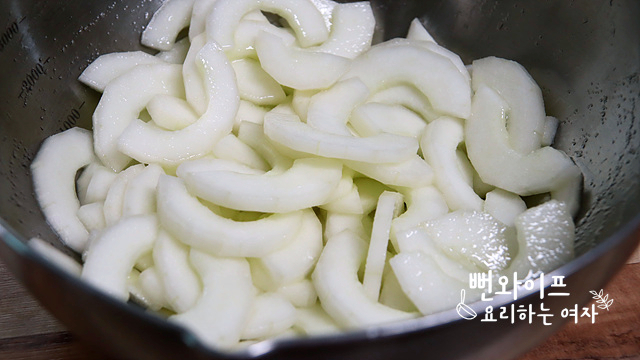 Pickle and squeeze out moisture — step photo