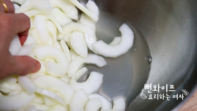 Pickle and squeeze out moisture — step photo 1