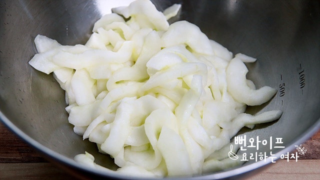 Pickle and squeeze out moisture — step photo 2