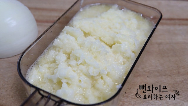 Grate potato and onion — step photo 2