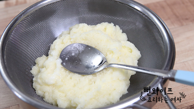 Grate potato and onion — step photo