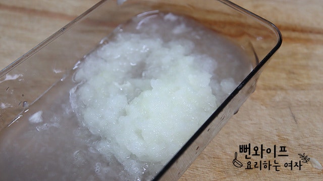 Grate potato and onion — step photo 2