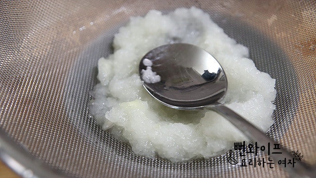 Grate potato and onion — step photo 1