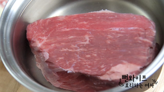 Draw out the blood from the beef — step photo 1