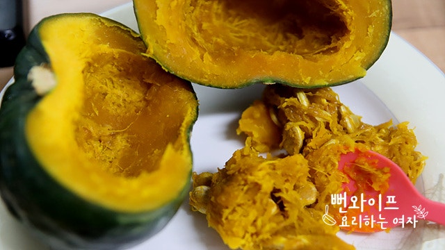 Slice the kabocha squash — step photo 2