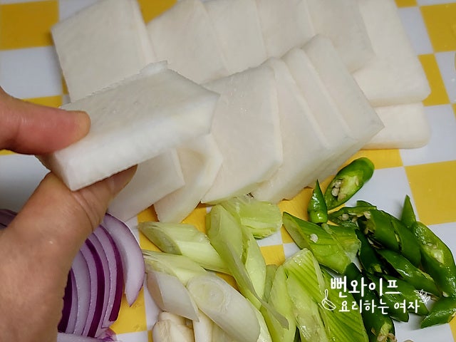 Slice the ingredients — step photo 2