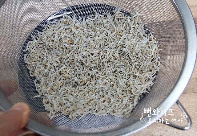 Prepare the anchovies — step photo 1