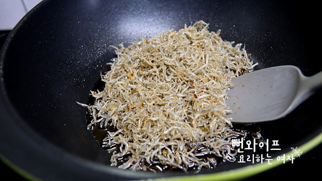 Stir-fry in the seasoning — step photo 2