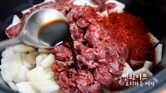 Stir-fry the beef — step photo 1