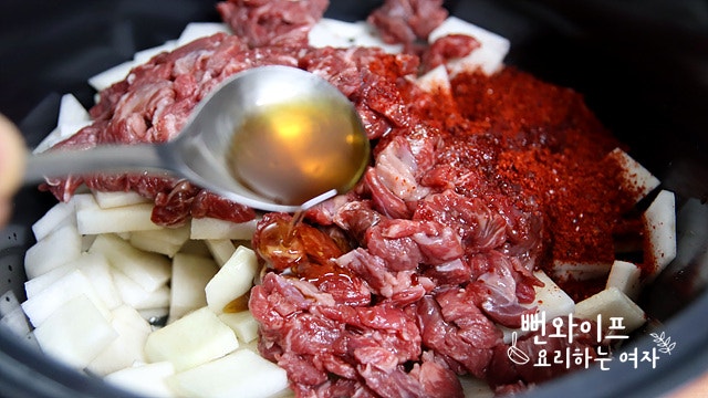 Stir-fry the beef — step photo 2