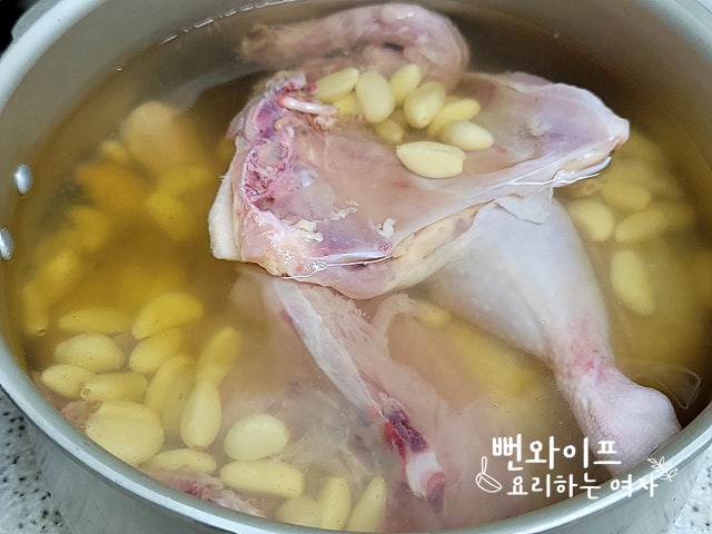 Simmer the samgyetang — step photo 2