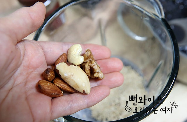 Make the soybean broth — step photo 2