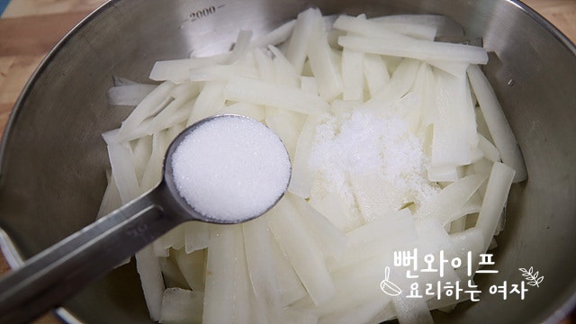 Salt the overripe cucumber — step photo 2