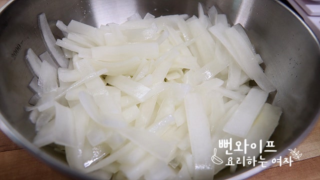 Salt the overripe cucumber — step photo 1
