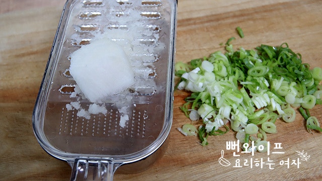 Grate the radish and slice the green onion — step photo 1