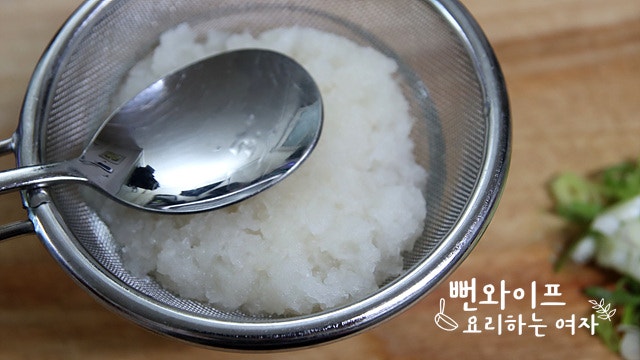 Grate the radish and slice the green onion — step photo 2