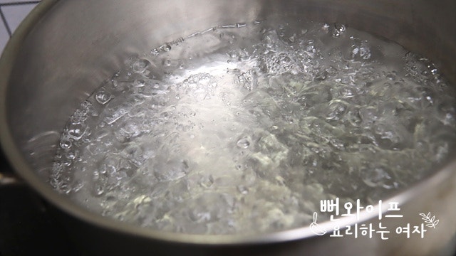 Boil the buckwheat noodles — step photo 1