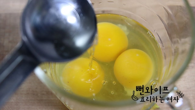 Make the egg mixture — step photo 1