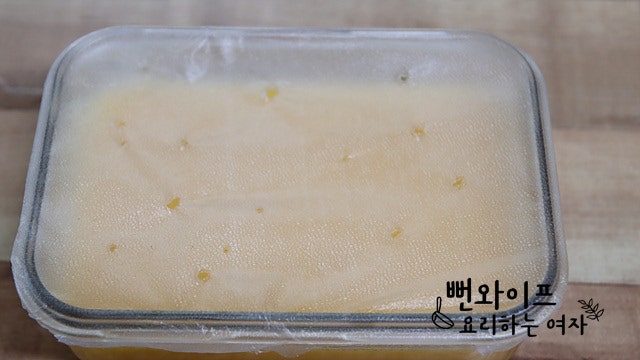Pour the egg mixture — step photo 2