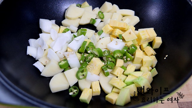 Add ingredients and seasonings — step photo 1
