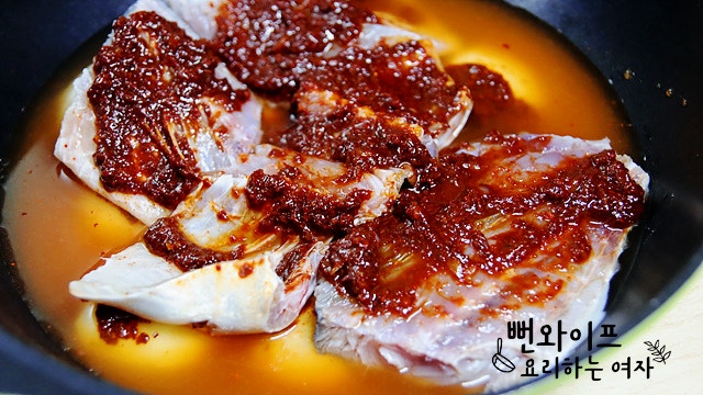 Layer the ingredients and sauce — step photo 2