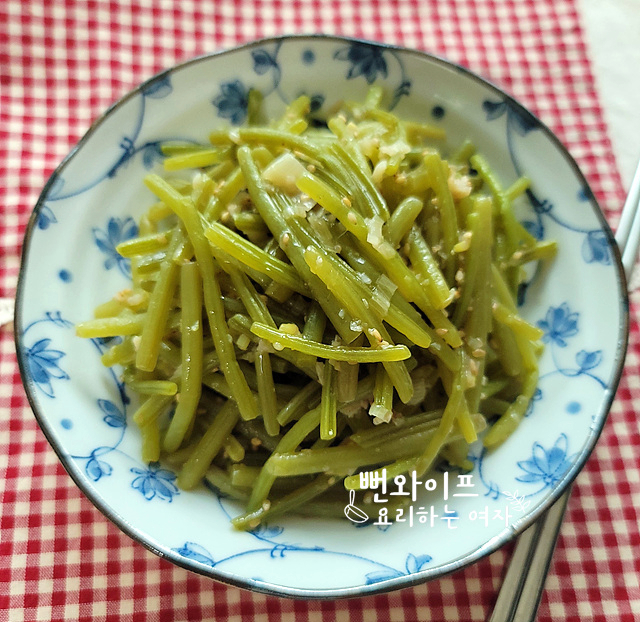 Goguma Julgi Bokkeum (Stir-Fried Sweet Potato Stems) — finished dish