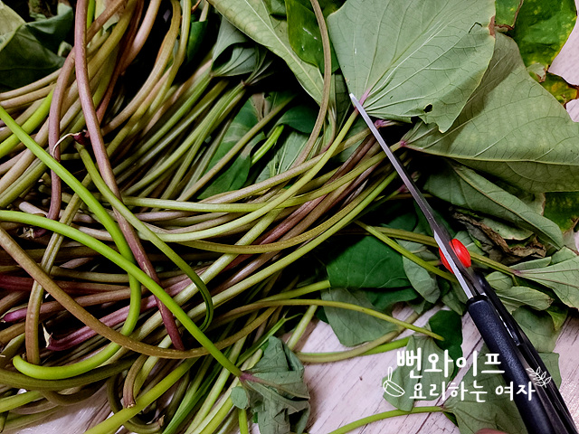 How to prep sweet potato stems — step photo