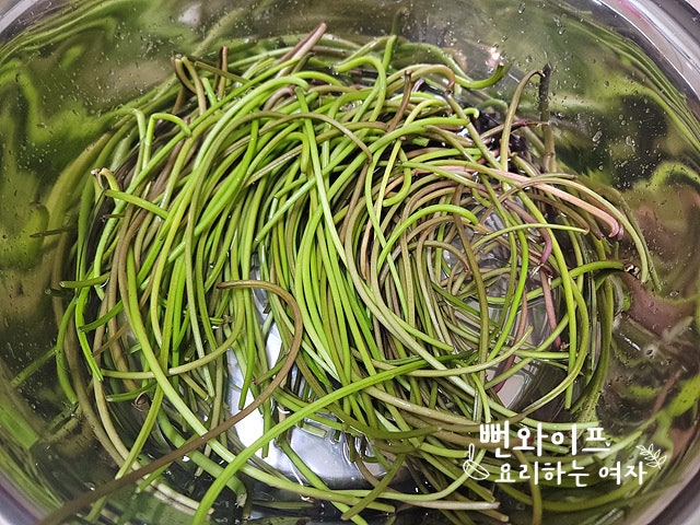 How to prep sweet potato stems — step photo 2