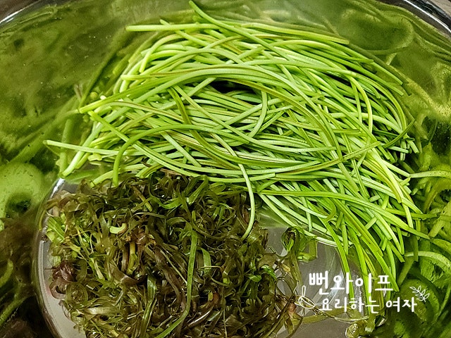 How to prep sweet potato stems — step photo 2