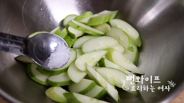 Salt the cucumber — step photo 1