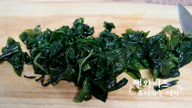 Blanch the seaweed — step photo