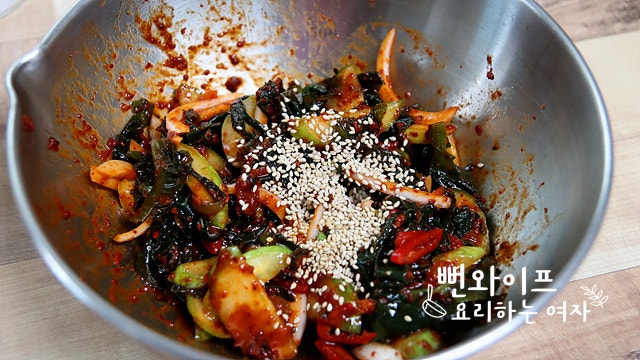 Toss the ingredients — step photo 1