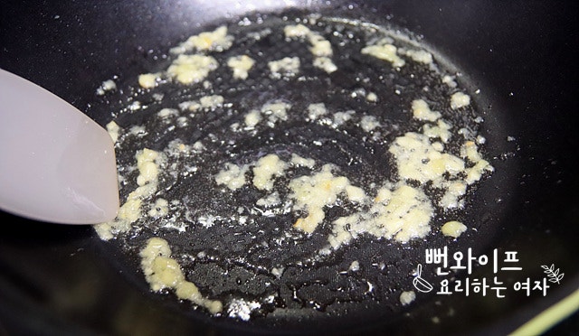 Stir-fry the cucumbers — step photo 1