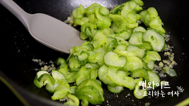 Stir-fry the cucumbers — step photo 2
