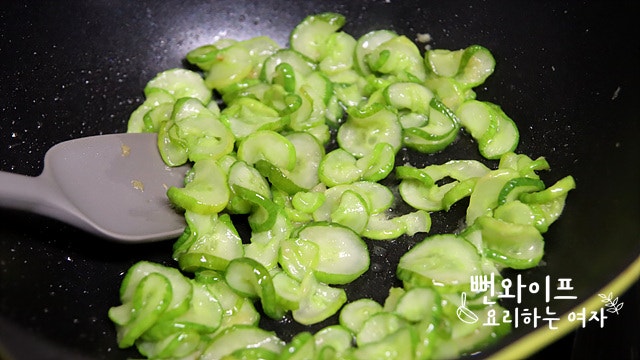 Stir-fry the cucumbers — step photo 2