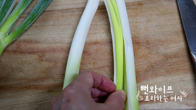 Shred the large green onion — step photo 1