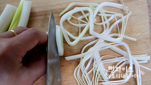 Shred the large green onion — step photo 2