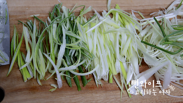 Shred the large green onion — step photo