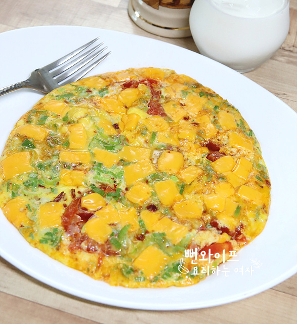 Tomato Egg Pizza with Cheese — finished dish