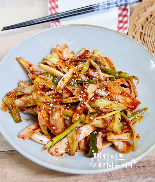 Daepa Kimchi (Green Onion Kimchi) Sweetened with Honey — finished dish