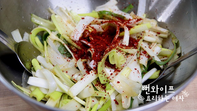 Toss with seasonings — step photo 1