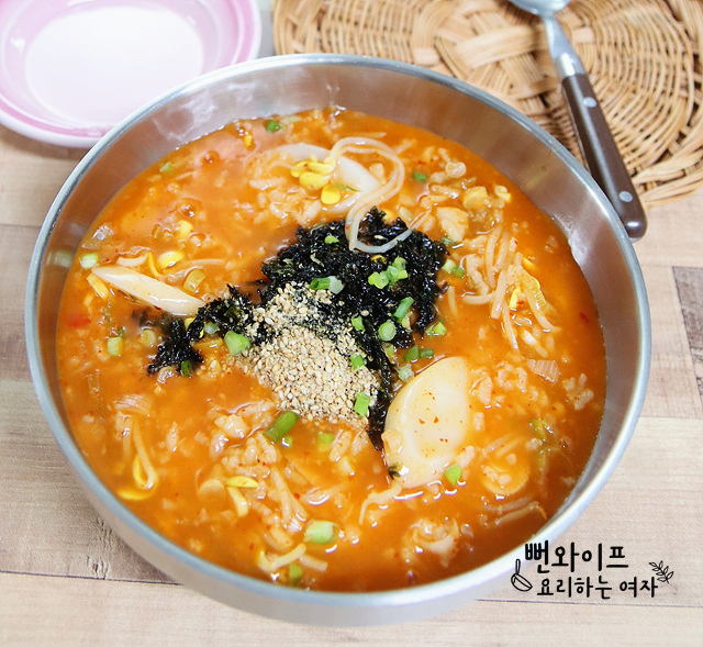 Gaengsigi Juk (Kimchi and Rice Porridge) — finished dish