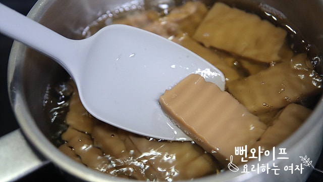 Blanch the acorn jelly — step photo 2