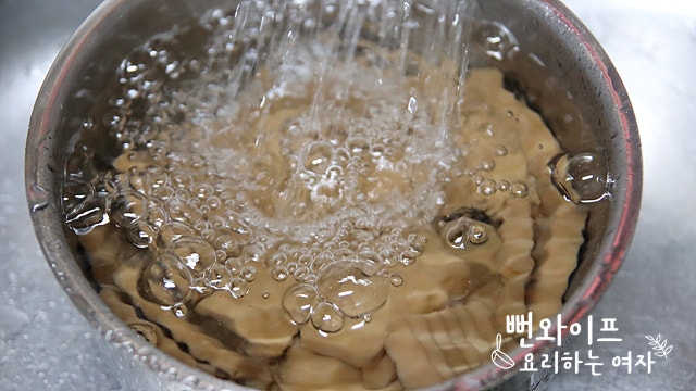 Blanch the acorn jelly — step photo 1