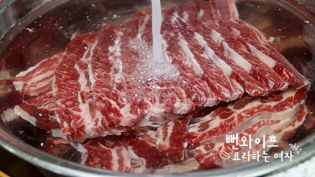 Soak the blood out of the ribs — step photo 1